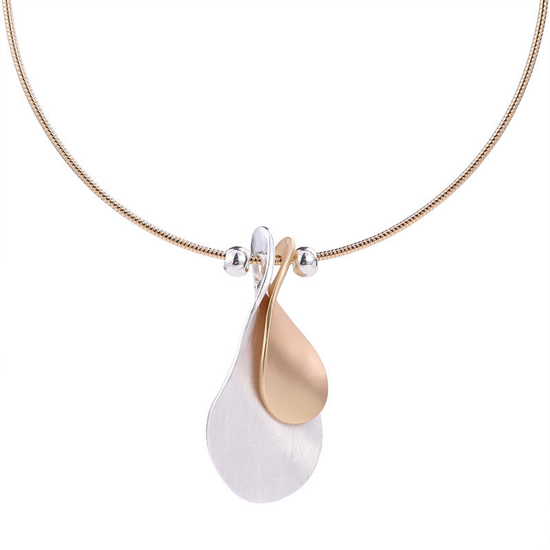 Simple Niche Clavicle Chain Geometric Pendant